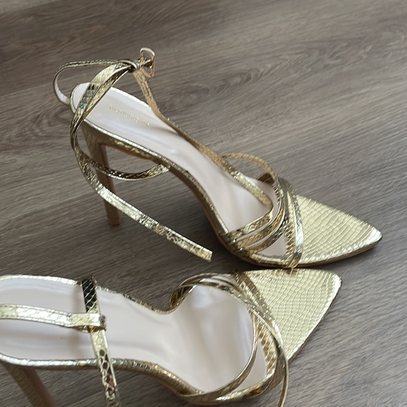 Gold strappy ankle heel - Picture 2 of 4